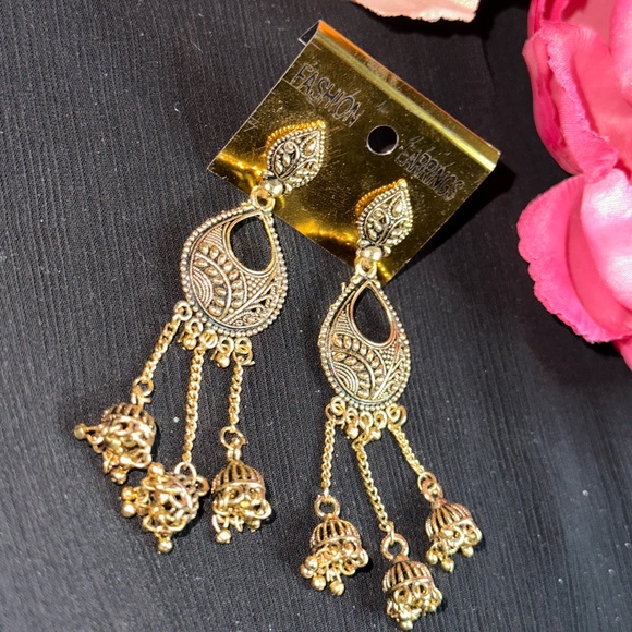 Antique gold oxidized earring - Picture 1 of 4
